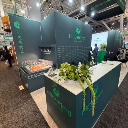 hanging-sign-custom-booth-hiddenfjord-seafood-expo-na-2025